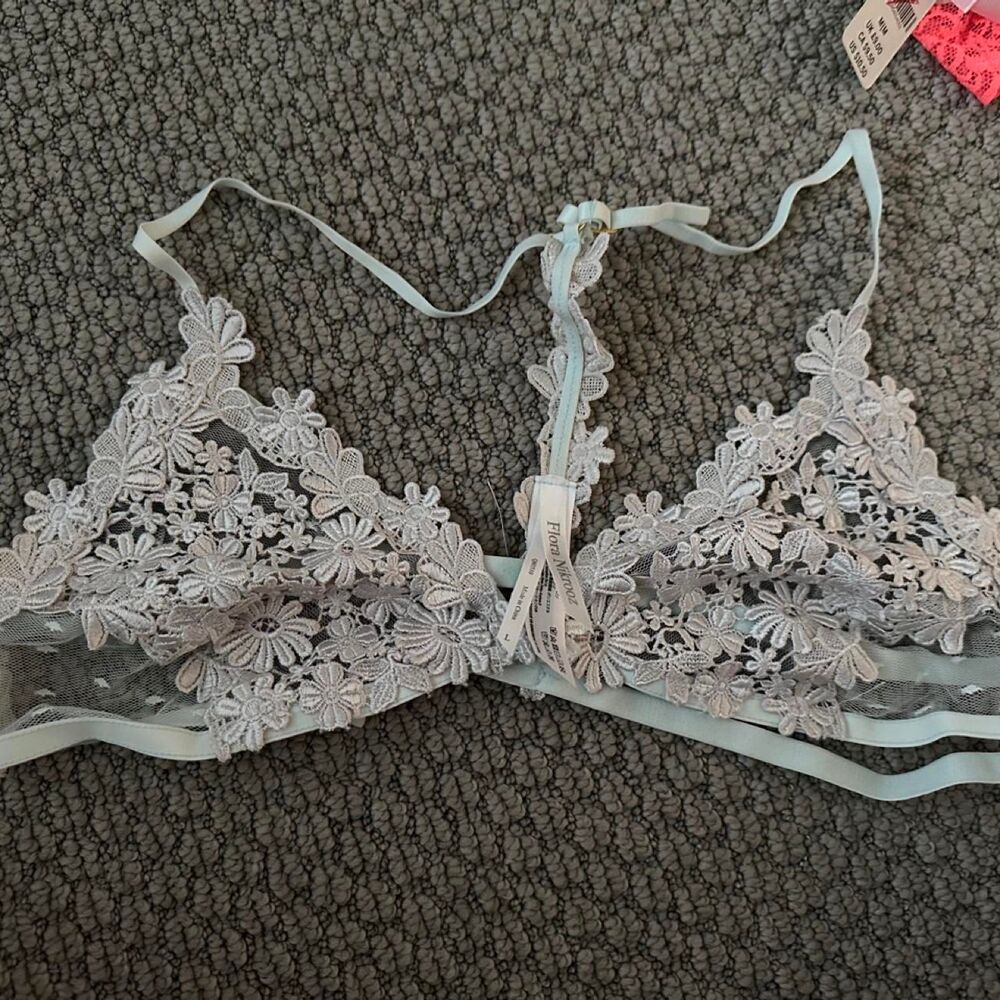Flora-nikrooz Women's Blue and White Bra